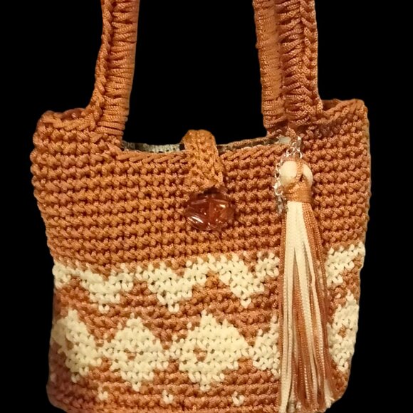 Designer Diamond Pattern Top Handle Handbag - Picture 4 of 6